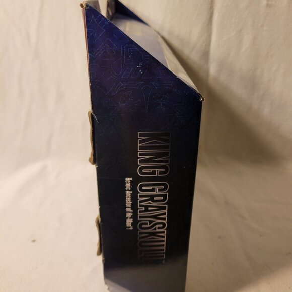 Masters of the Universe Revelation King Grayskull -- ITEM #1593 - Picture 3 of 5